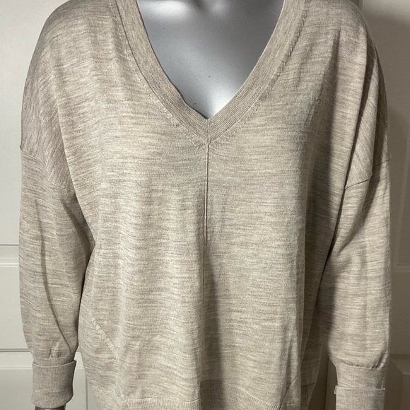 Banana Republic Merino Wool Drop Shoulder Sweater Size Women Petite L Color Tan - Picture 4 of 9
